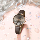 Relógio feminino Curren, com pulseira de couro.